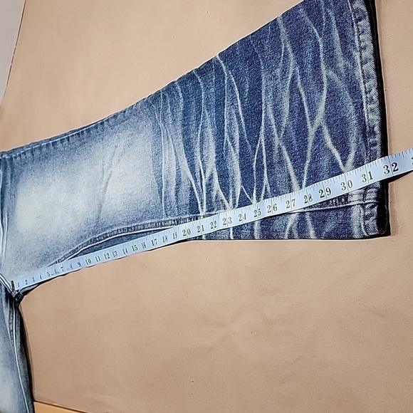 Mudd Flared Leg Jeans, Size 5, Whiskering and Bleached Accents.  EUC. - Picture 9 of 12